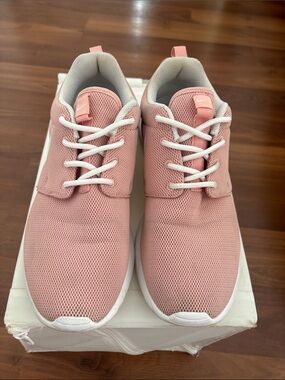 Nike Light Pink Women’s Mesh Lace-Up Sneakers